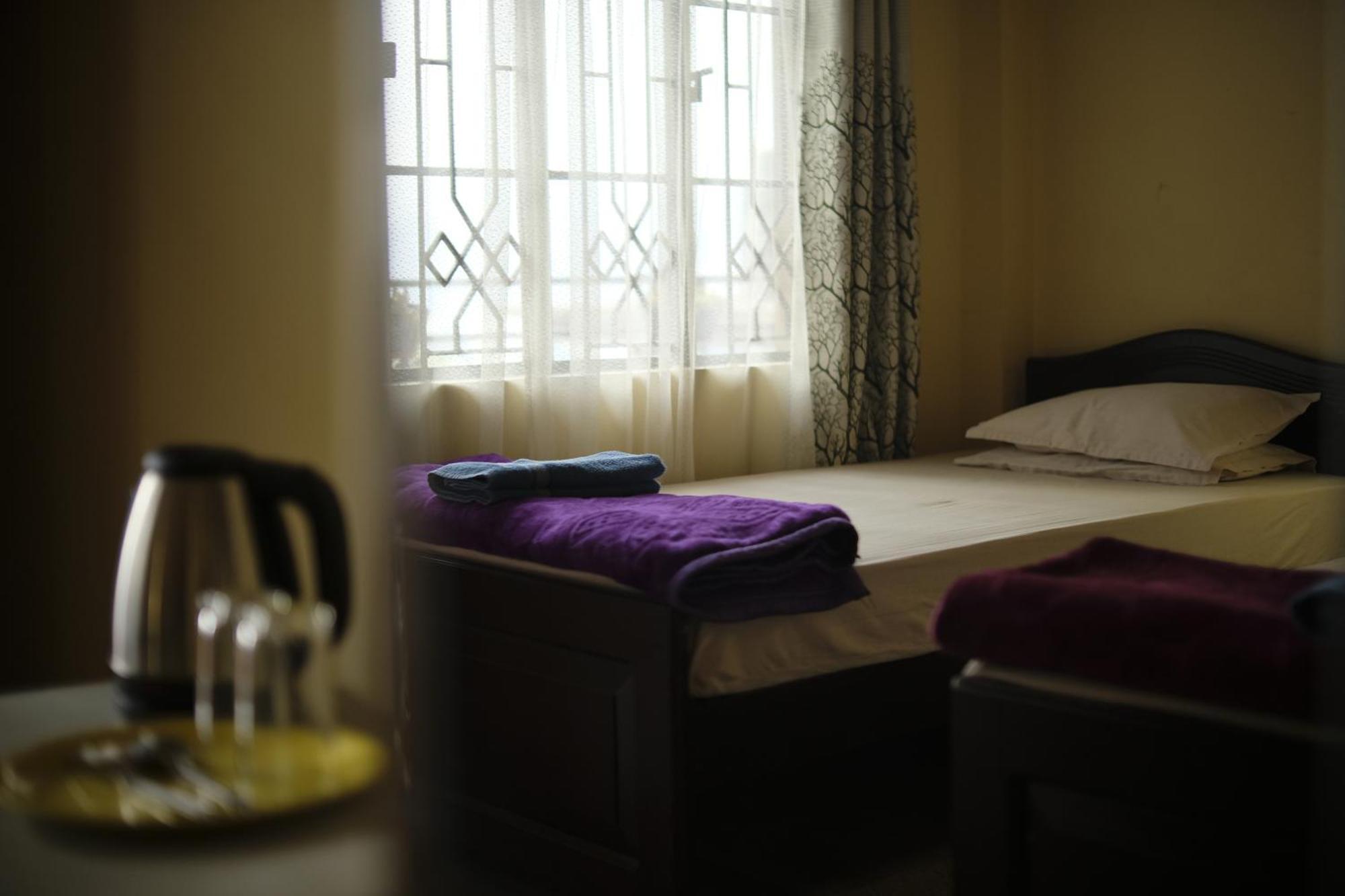 Cafe Sola Bnb Shillong Luaran gambar